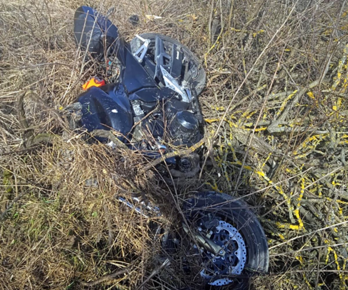 На Хмельниччині 32-річний мотоцикліст врізався у дерево й загинув