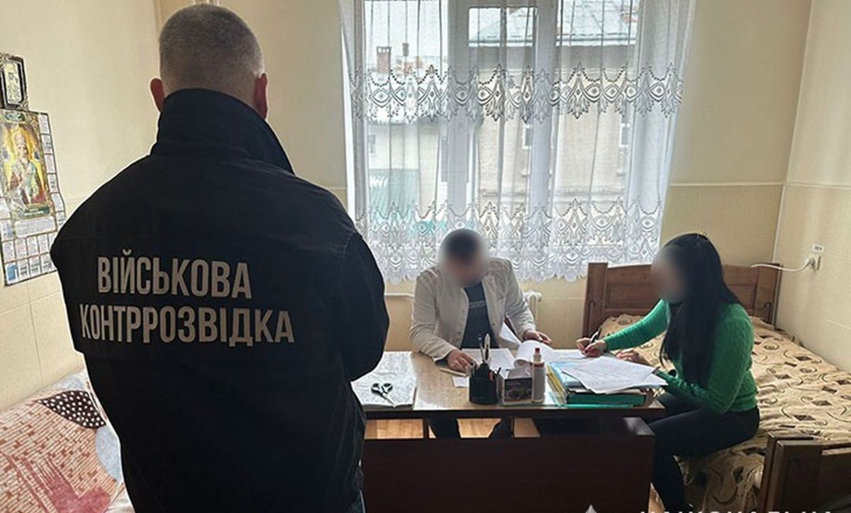 На Тернопільщині двоє лікарів  ВЛК отримували гроші за відстрочку від призову