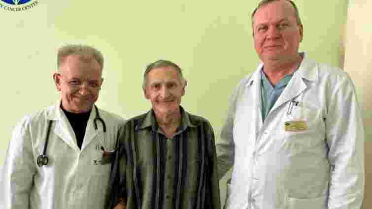 Львівські хірурги вперше видалили уражену легеню, не розкриваючи грудну клітку