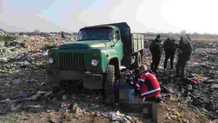 На сміттєзвалищі у Дубні вантажівка на смерть переїхала 63-річного комунальника