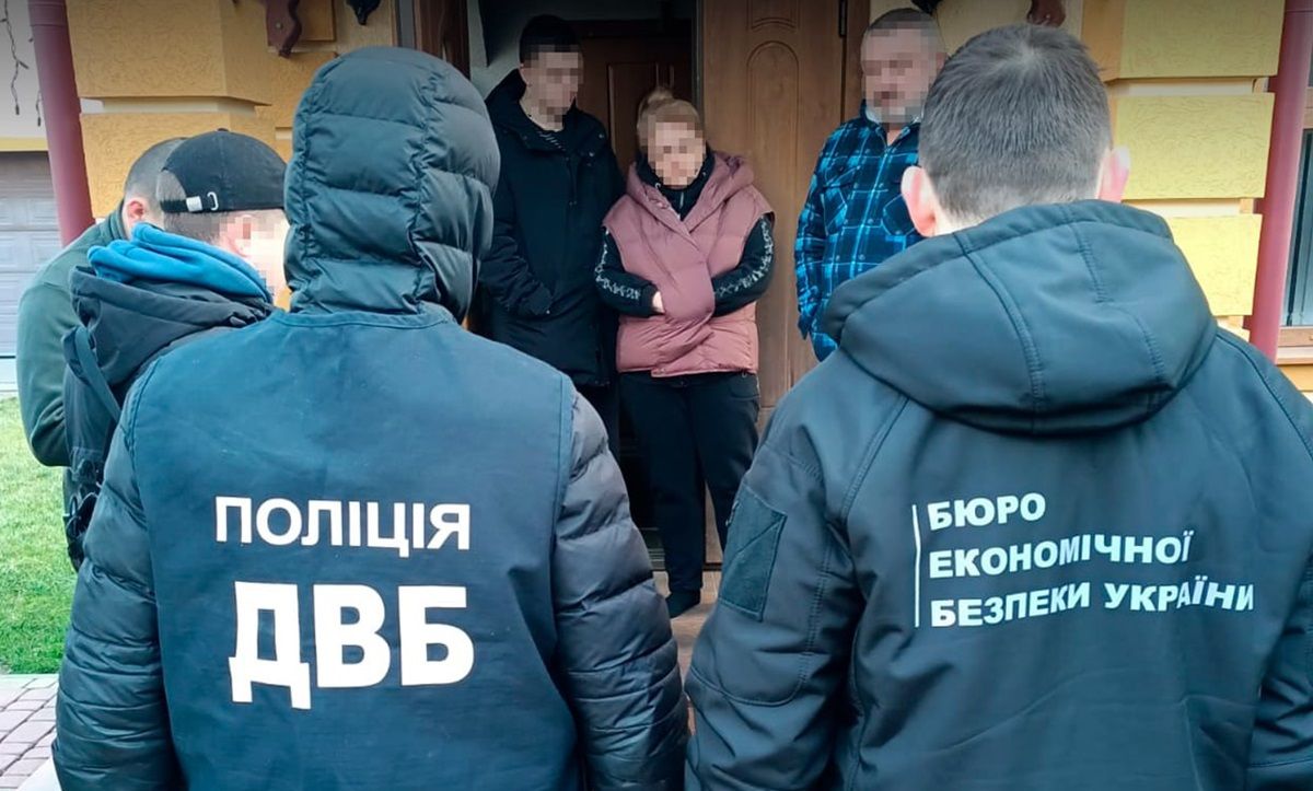 На Буковині екс-міліціонер організував схему виготовлення водійських та пенсійних посвідчень 