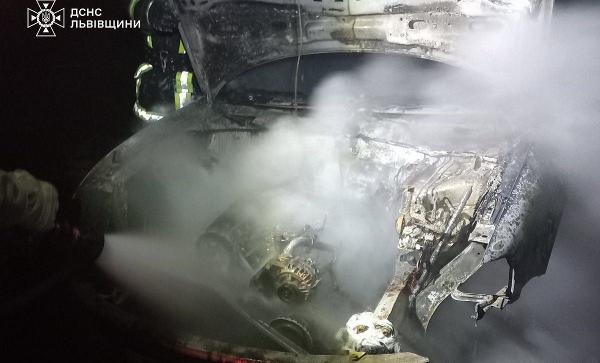 На Львівщині під час руху загорівся Volkswagen Passat