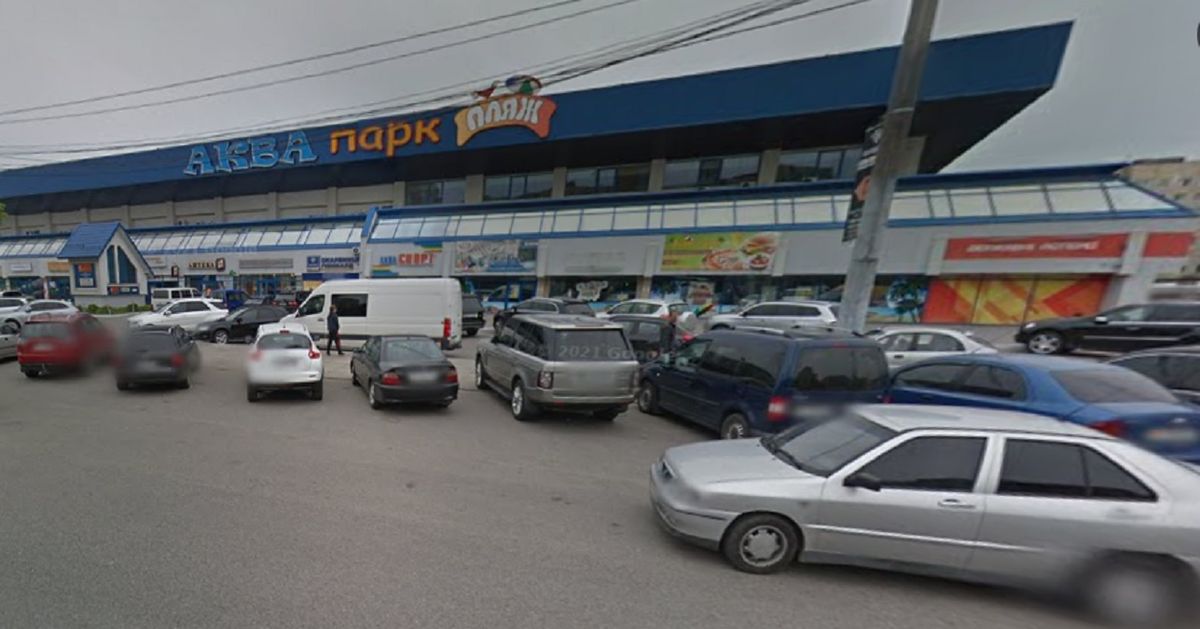 Мешканку Львівщини судили за розбиті донькою двері в аквапарку