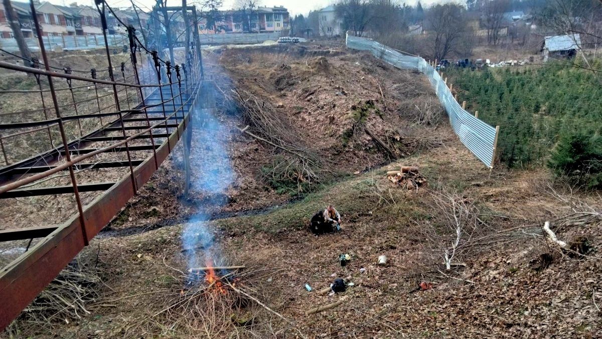 У Брюховичах забудовника викрили на черговій самовільній вирубці дерев