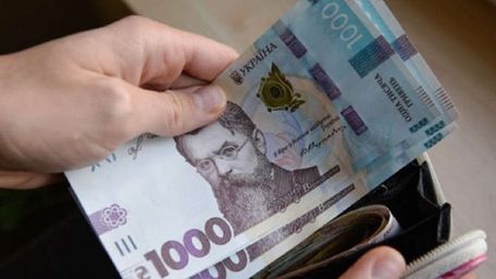 Середня зарплата в Україні перевищила 19 тис. грн