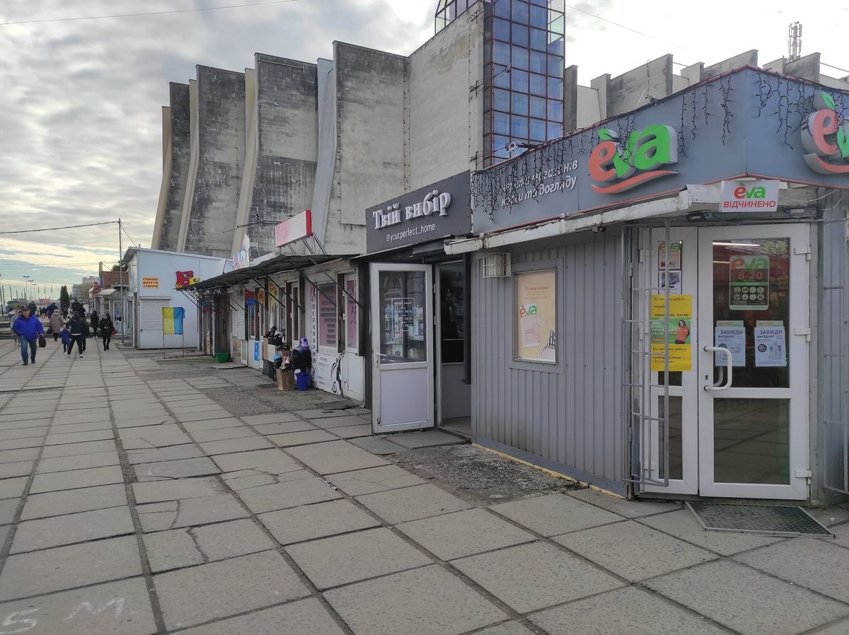 Львівська міськрада погодила демонтаж шести МАФів біля ЦУМу