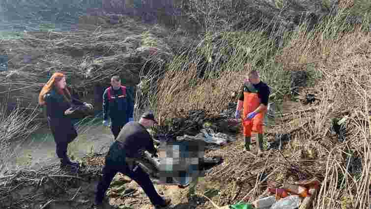 На Закарпатті на березі річки Хустець виявили тіло 41-річного чоловіка