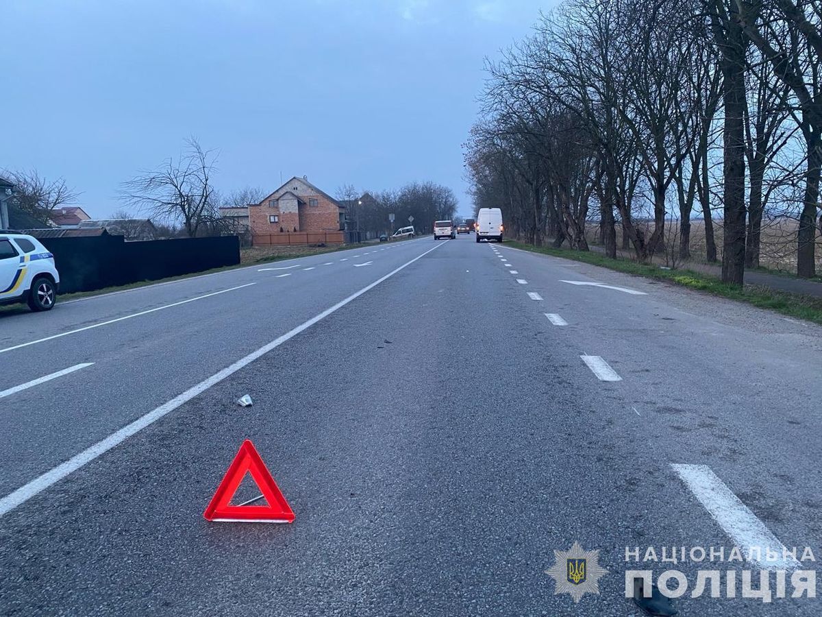 Поліція Закарпаття встановлює особу загиблого пішохода, якого збив 29-річний водій Mercedes