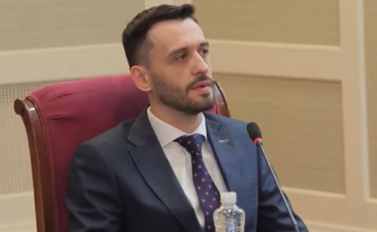 Кандидат на посаду судді КСУ зганьбився незнанням дати прийняття Конституції