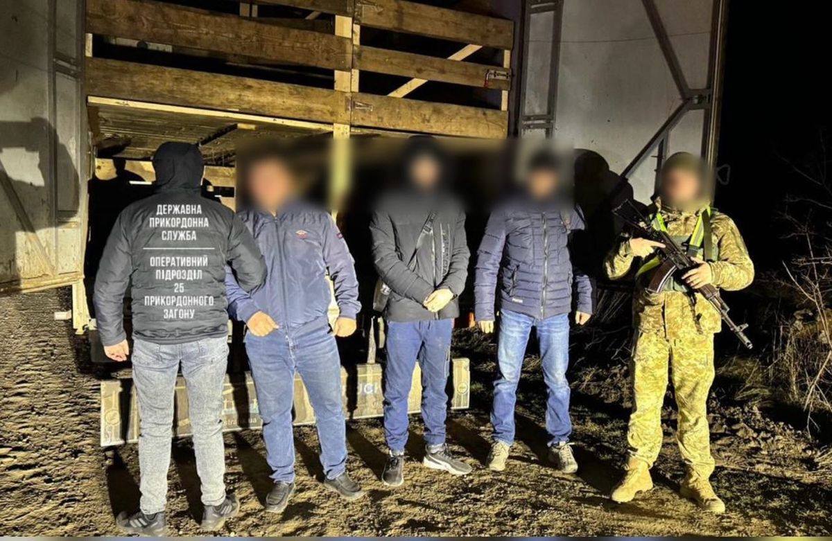 Двоє ухилянтів з Одещини намагались перетнути кордон у причепі для тварин