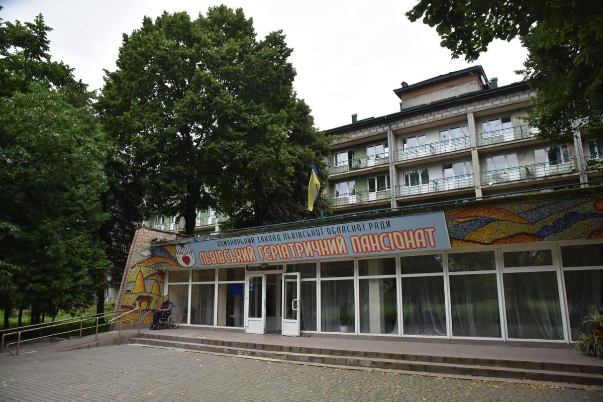 На території геріатричного пансіонату у Львові знайшли мертвим колишнього мешканця