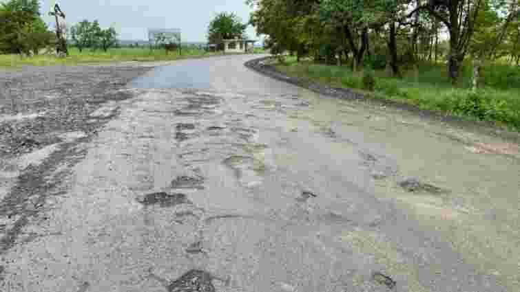 Комунальника з Ужгорода підозрюють у завищенні вартості ремонту дороги на 532 тис. грн