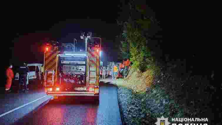 На Прикарпатті внаслідок перекидання вантажівки MAN 46-річний водій загинув на місці