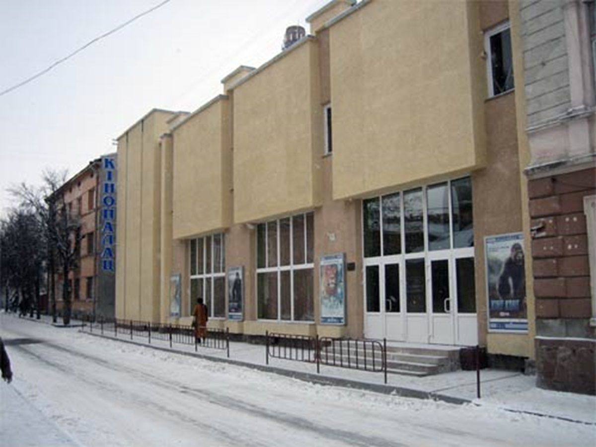 В центрі Тернополя поліція в приміщені охоронної фірми вилучила 10 кілограмів наркотиків