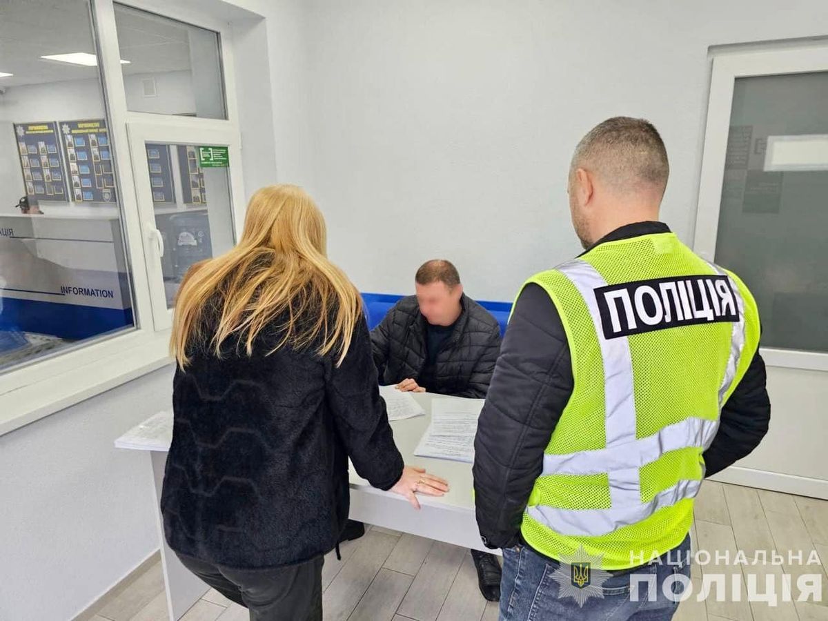 Посадовців на Закарпатті судять за видачу 4000 підроблених сертифікатів на експорт зерна