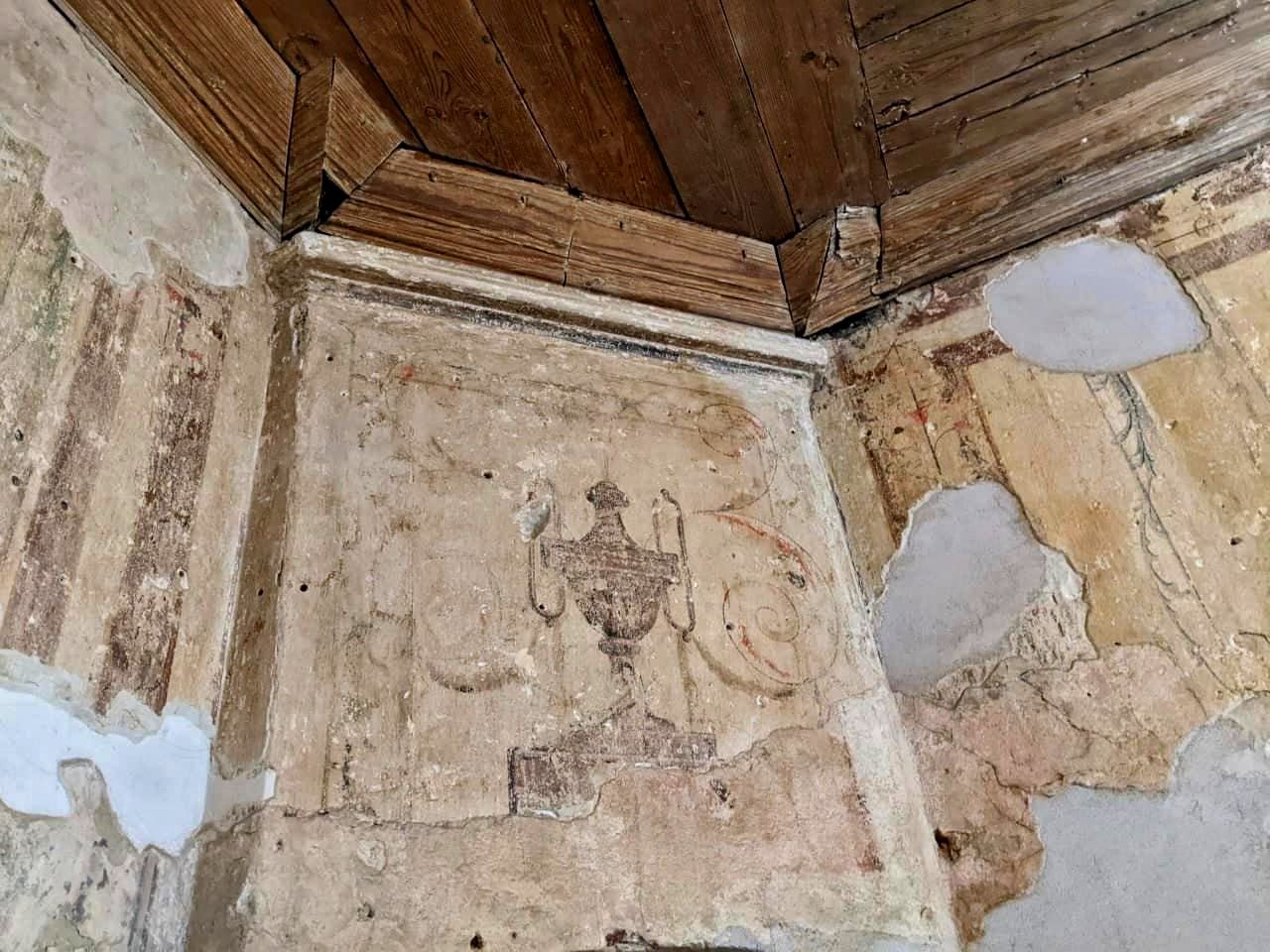 Залишки розписів в інтер’єрі будинку (фото ЛМР)