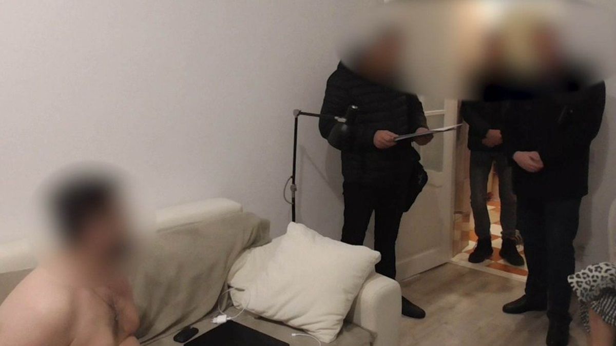 Викладач із Чернівців отримав умовний термін за зберігання дитячого порно
