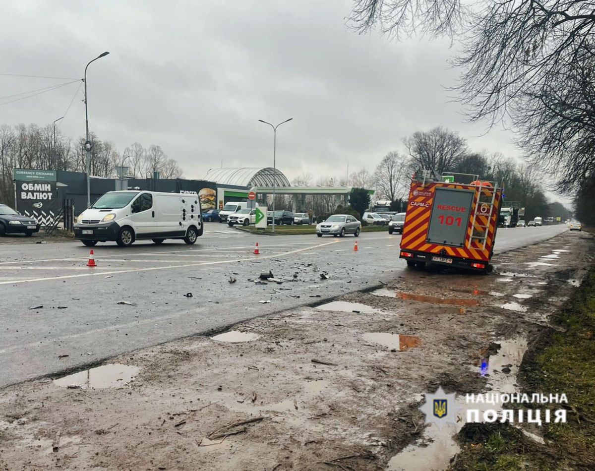 У ДТП біля Калуша загинула водійка Volkswagen Golf з 5-річною донькою