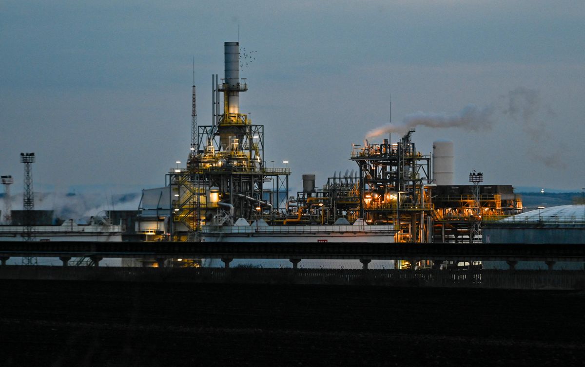 Після дронових атак на нафтопереробні заводи у Росії зросли ціни на бензин