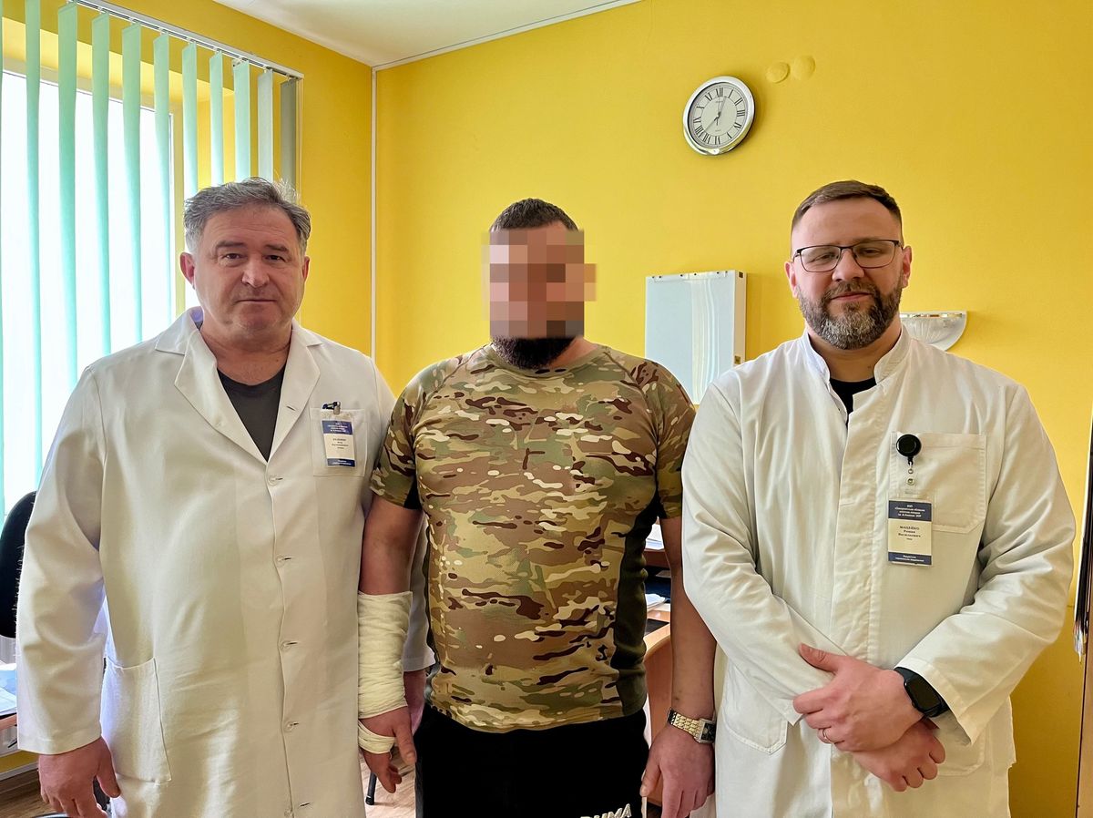 Закарпатські лікарі дістали з легені 33-річного військового осколок снаряду