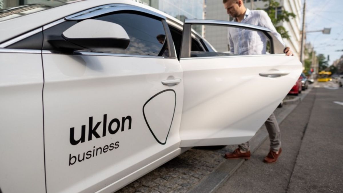 Сервіс таксі Uklon припинив роботу під час комендантської години