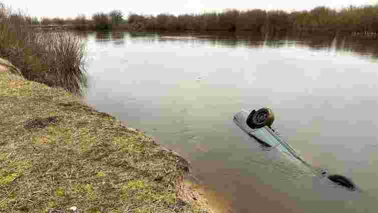 На Рівненщині 37-річний водій ВАЗ-2110 потонув у річці