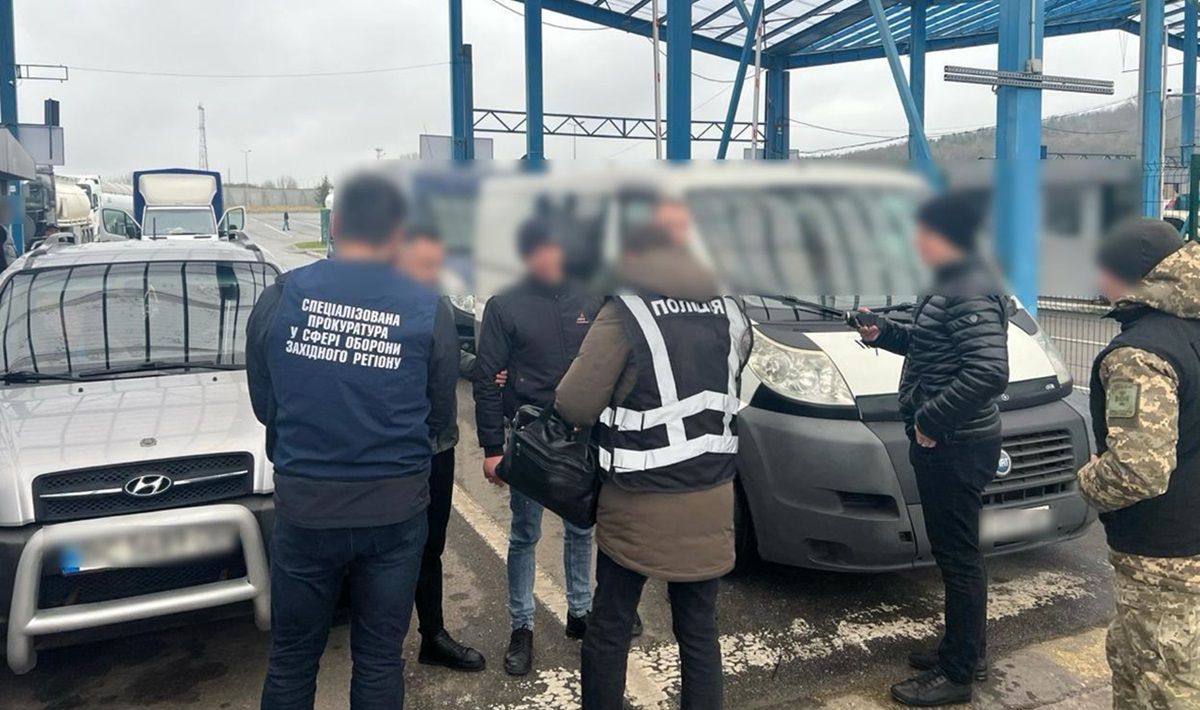 35-річний мешканець Львівщини намагався підкупити прикордонника за 4000 доларів