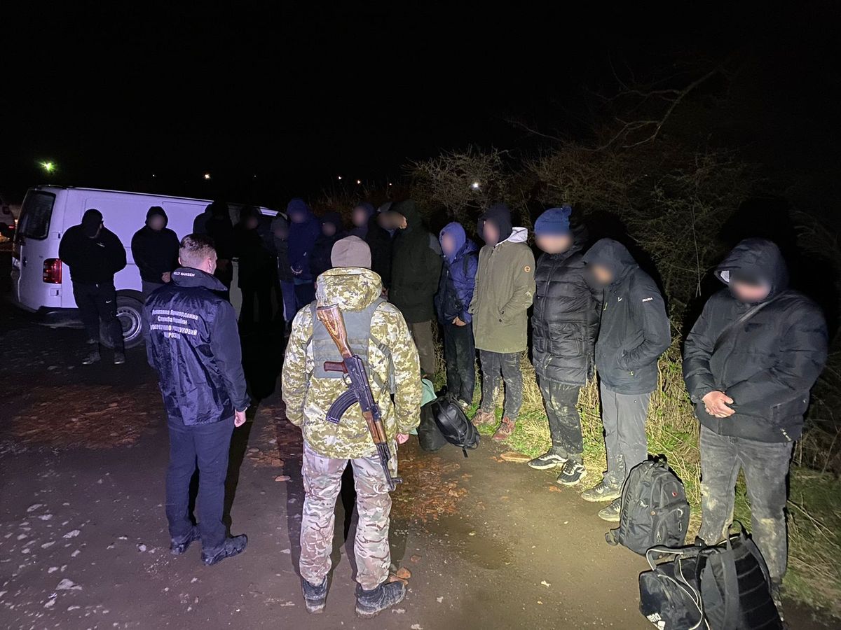 Закарпатець за понад 100 тис. доларів намагався переправити в Угорщину 16 ухилянтів