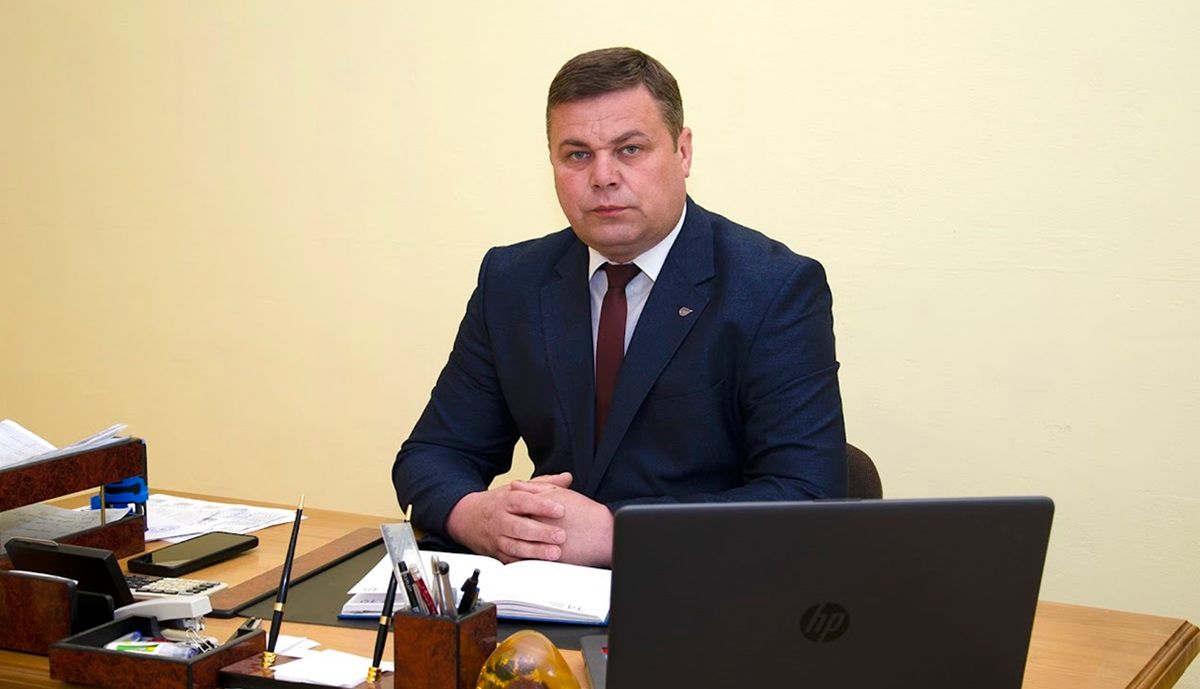 Директора училища із Львівщини судили за преміювання дружини та сина