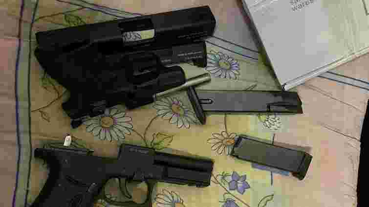 Поліцейські Тернопільщини викрили рівнянина на переробці стартових пістолетів на зброю