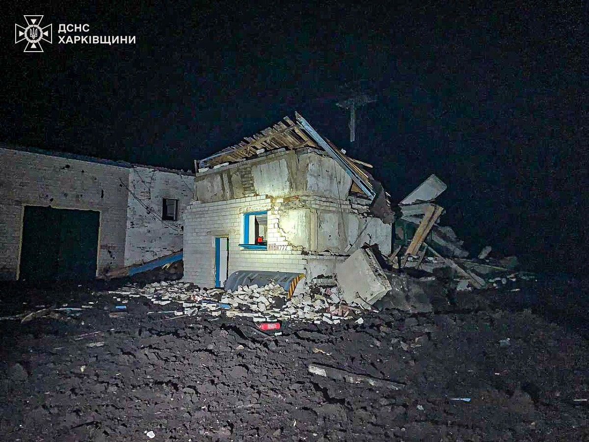Росіяни вдарили по пожежній частині на Харківщині, постраждав рятувальник