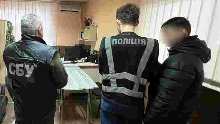 29-річний львів'янин дав прикордоннику 9 тис. доларів хабара за виїзд за кордон 