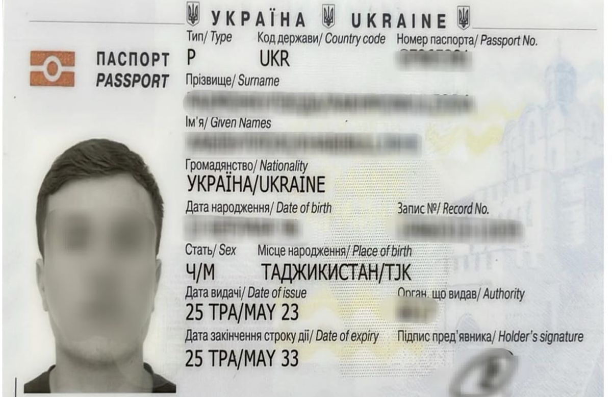 Для виїзду за кордон українець підробив свідоцтва про народження дітей з Таджикистану