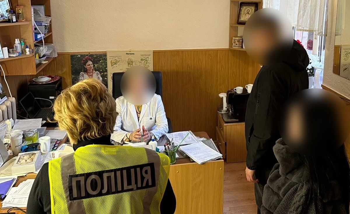 На Буковині лікарка за 175 тис. грн хабара присвоювала чоловікам групу інвалідності