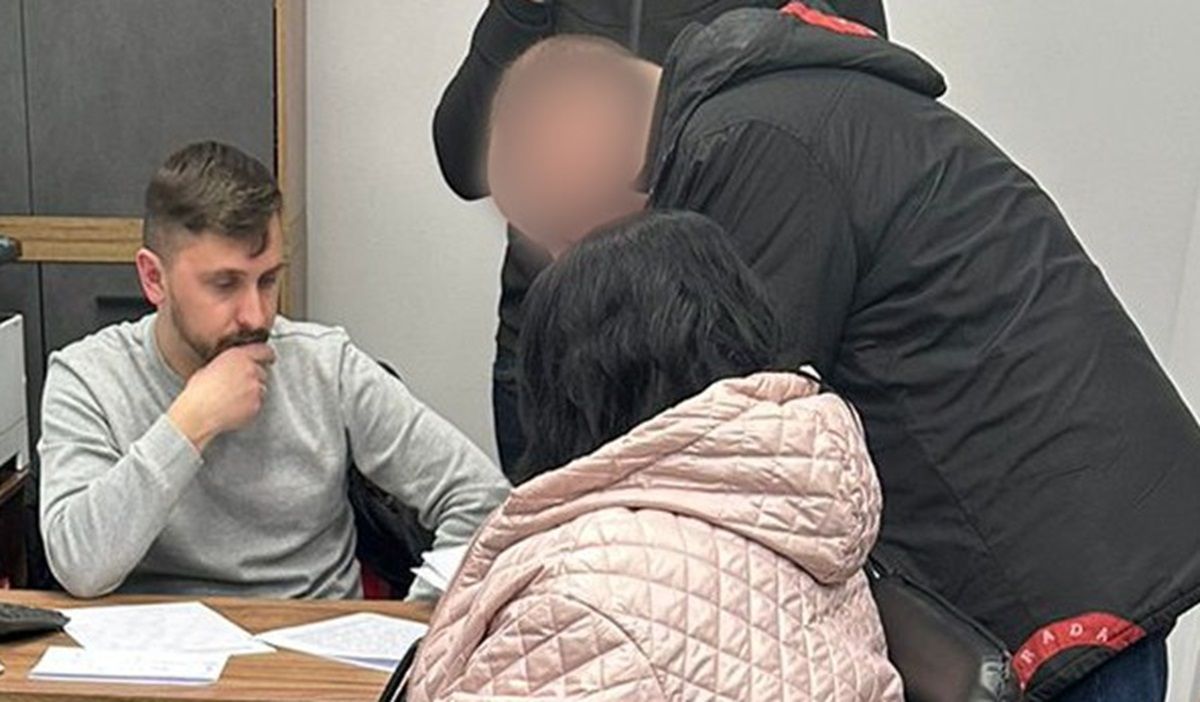 Мешканка Львівщини організовувала ухилянтам фіктивні шлюби з жінками з інвалідністю