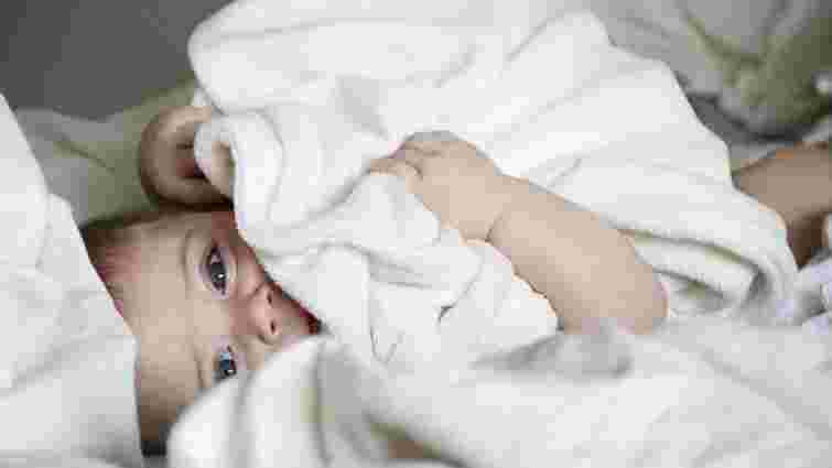 До реанімації інфекційної лікарні Львова з кашлюком потрапило 6-місячне немовля