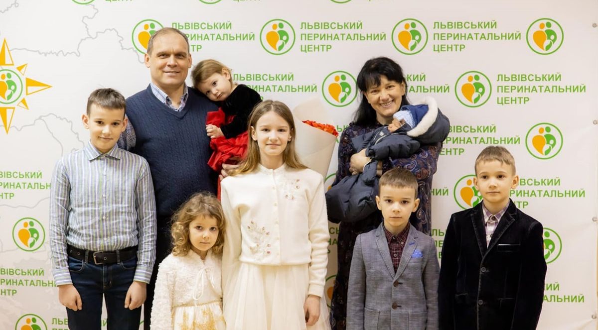 Багатодітна львів'янка всьоме стала матір’ю, для бабусі це 105 онук