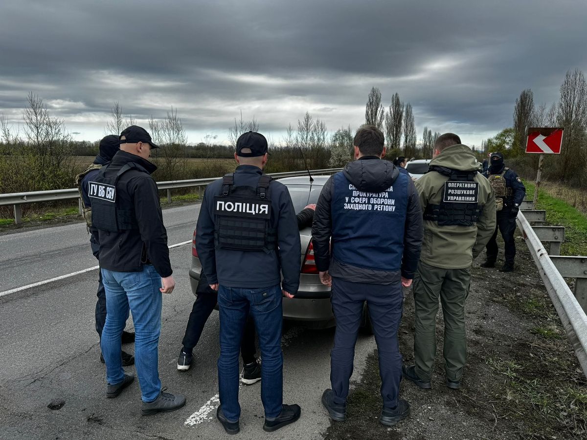 На Закарпатті затримали таксиста під час переправлення через кордон ухилянта з Одеси