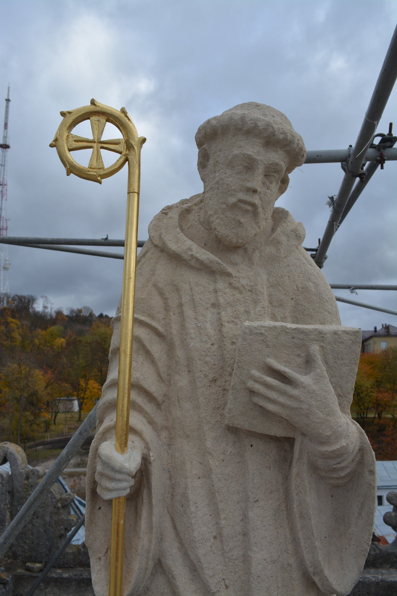 Скульптура святого Бенедикта, покровителя першого монастиря