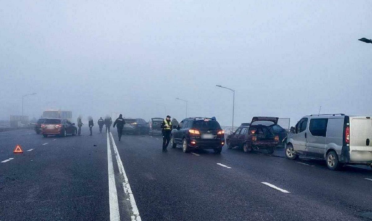 На в'їзді до Львова в ДТП потрапили близько 25 автомобілів