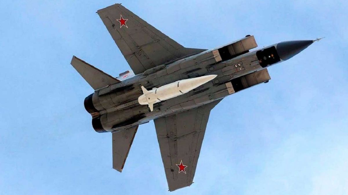 Росія другу ніч поспіль завдала масованих ракетних ударів по Україні 