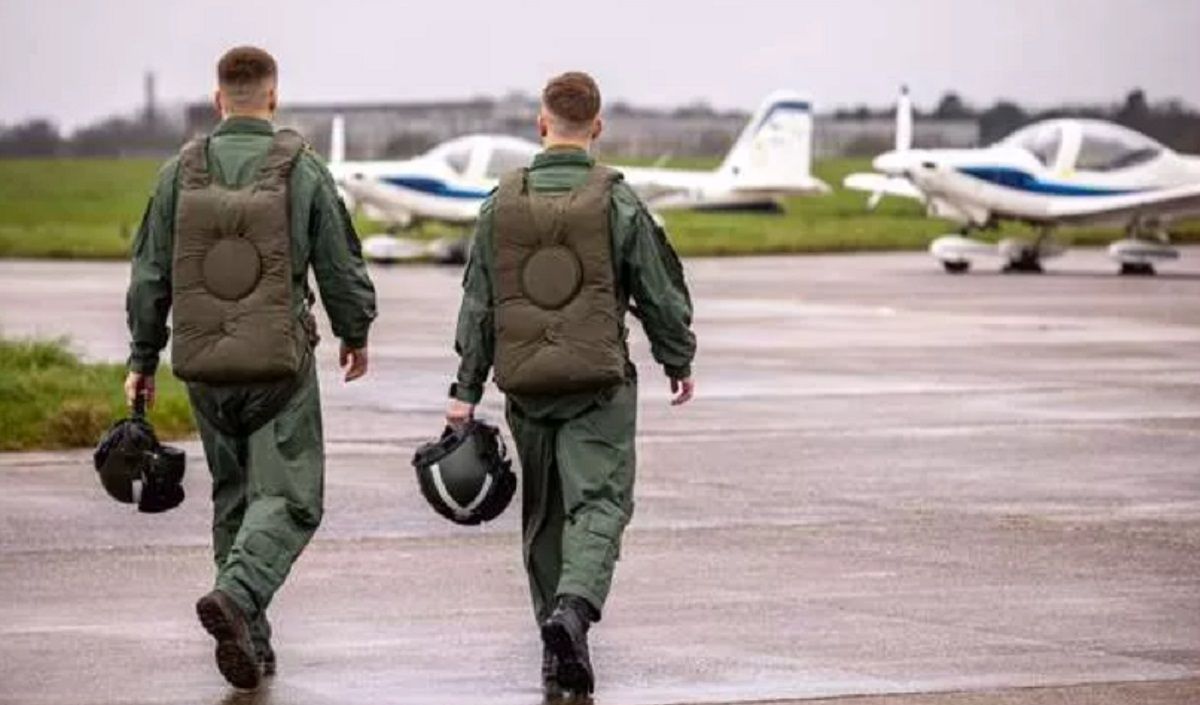Українські льотчики завершили перший курс навчання на F-16 у Великій Британії