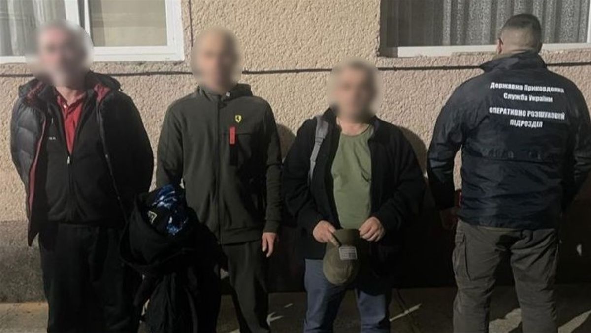 Закарпатські прикордонники затримали ухилянтів з підробленими посвідченнями волонтерів