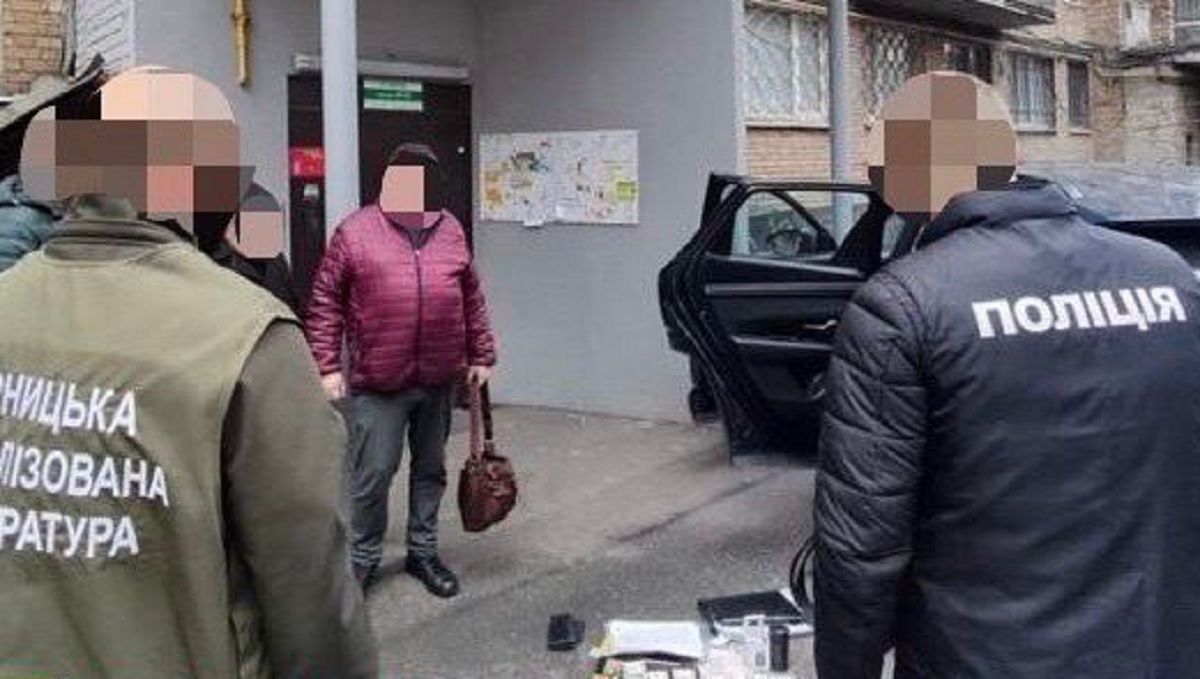 Екс-директора підприємства Міноборони викрили на хабарі у 600 тис. доларів