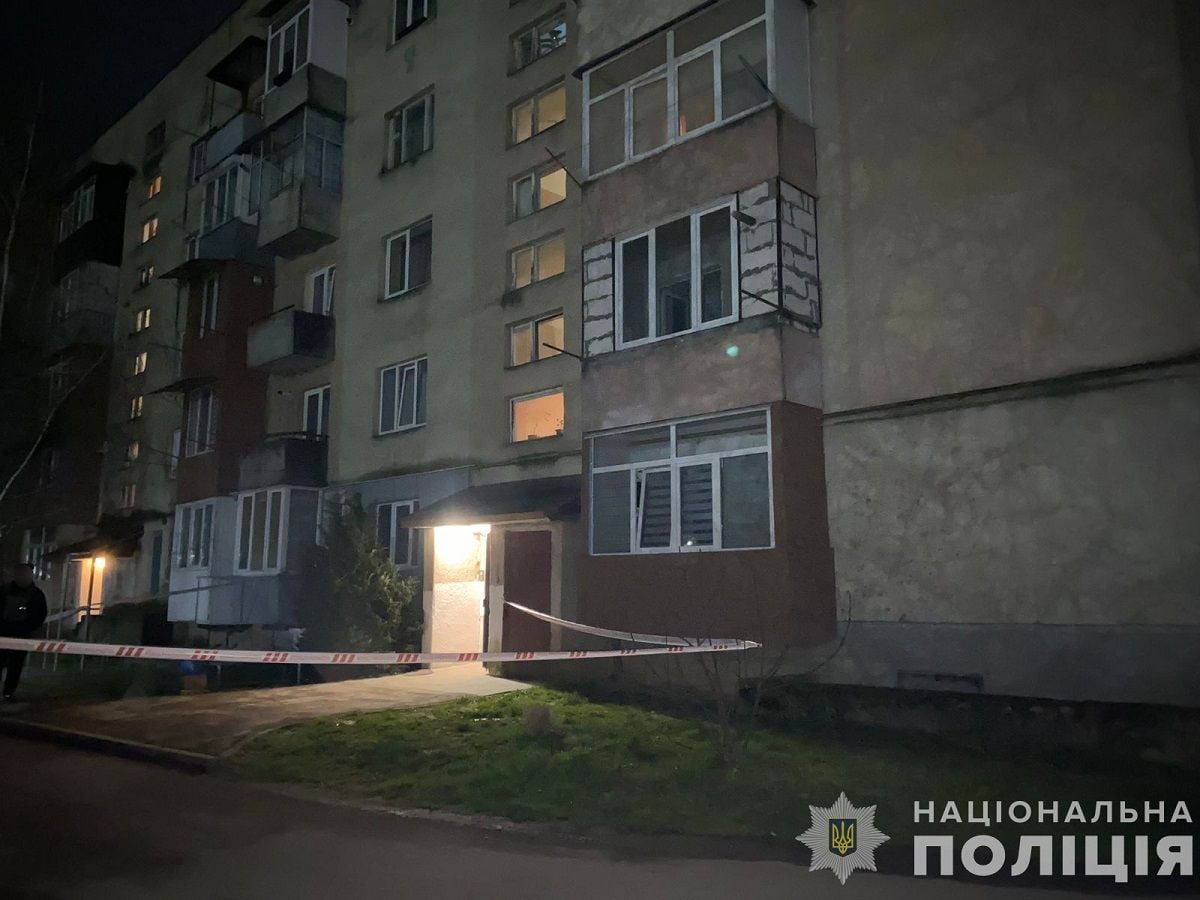 На Закарпатті 19-річну дівчину підозрюють у вбивстві свого батька