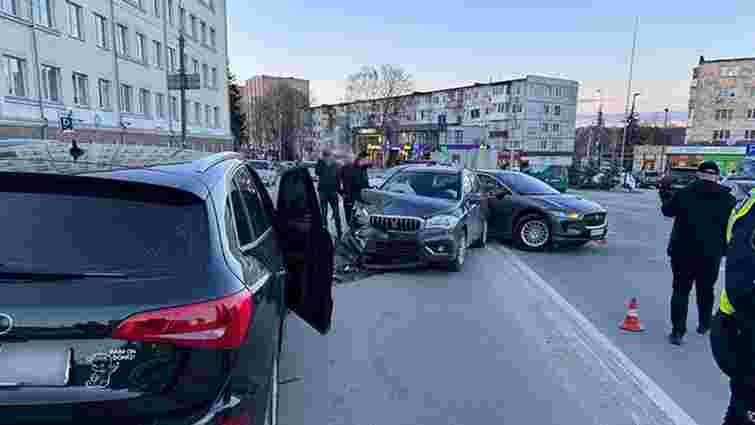 У Тернополі п'яний працівник СБУ скоїв аварію з трьома автомобілями
