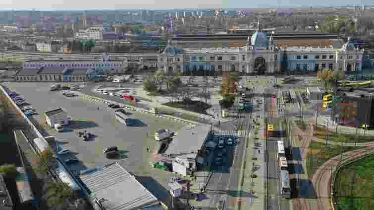 «Укрзалізниця» відмовилась назвати доходи від паркінгу біля вокзалу у Львові