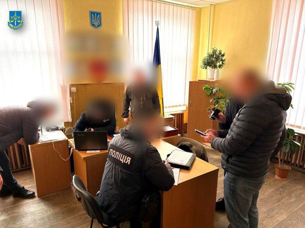 На Хмельниччині працівниця ТЦК і стоматолог вимагали хабар у військовозобов'язаного