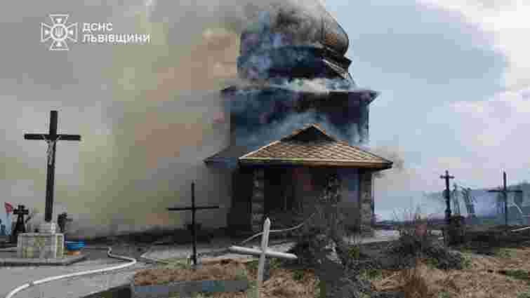 На Львівщині священик УГКЦ оголосив збір на відбудову згорілої дерев’яної церкви XIX ст.