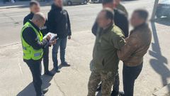 Поліція викрила працівника київського ТЦК на організації корупційної схеми із авто для ЗСУ